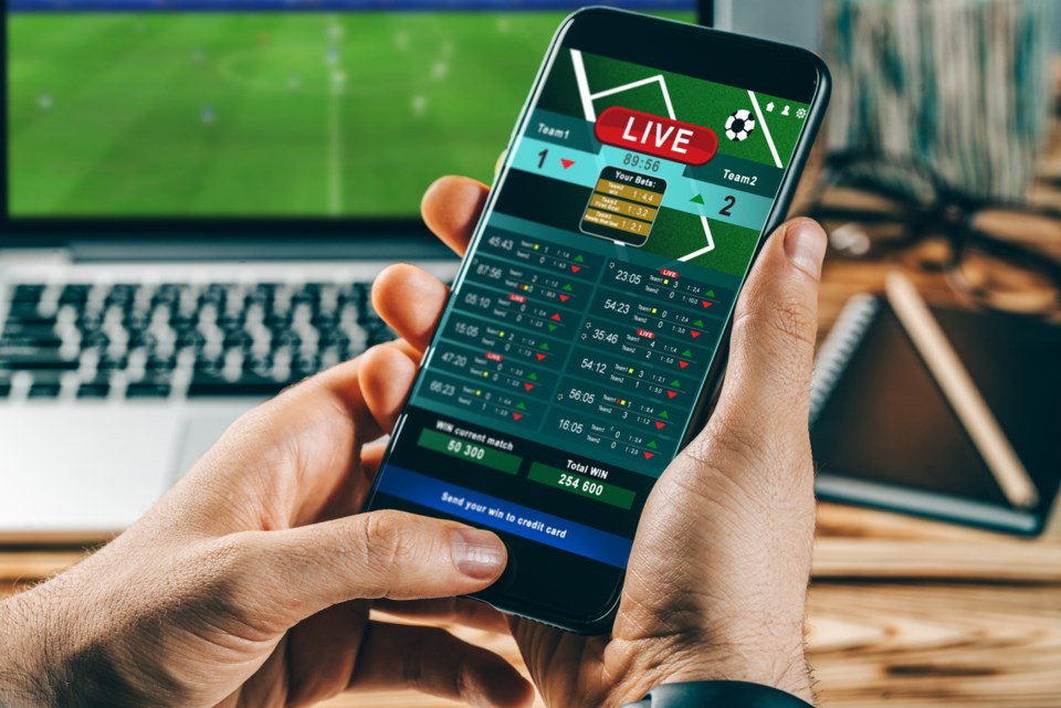 How to play poker tournaments 7